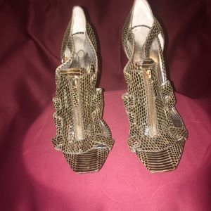 Snakeskin leather heels with front zipper closure